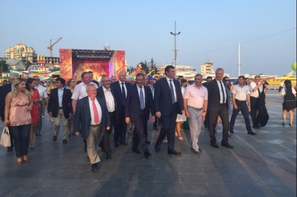 Депутат Тьерри Мариани: На Донбасс можем поехать с гуманитарной миссией! Депутат Тьерри Мариани: На Донбасс можем поехать с гуманитарной миссией!