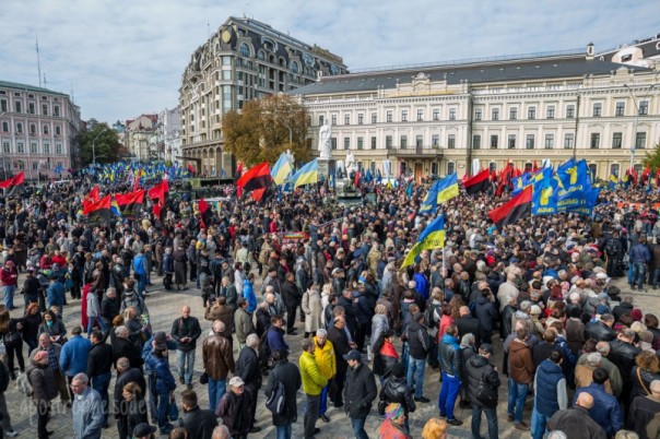 Европа закрывает для Украины границы из-за попустительства режима радикалам и неонацистам - Медведчук 