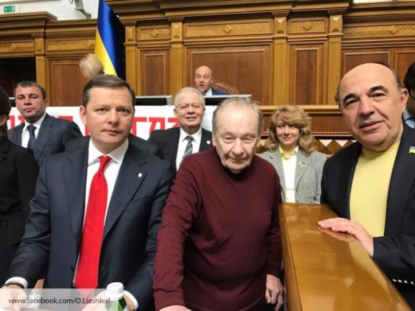 В Раде бунт, у Парубия волосы дыбом: радикалы заблокировали трибуну и вызвали Вовка на ковер 