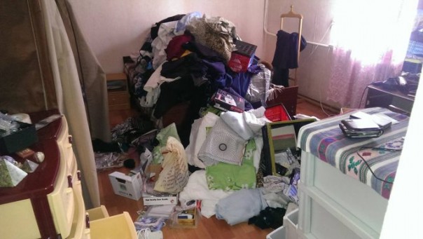 СБУ обыскала квартиру неугодного политолога, украв трусики жены СБУ обыскала квартиру неугодного политолога, украв трусики жены