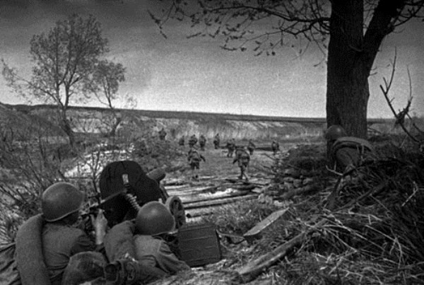 Как деды нынешних необандеровцев русский город защищали