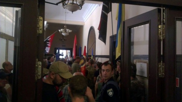 Хрюмберги взяли в котёл Киевсовет