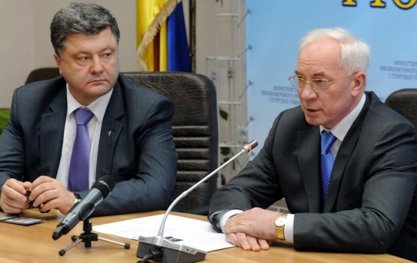 Азаров «раздевает» Порошенко Азаров «раздевает» Порошенко