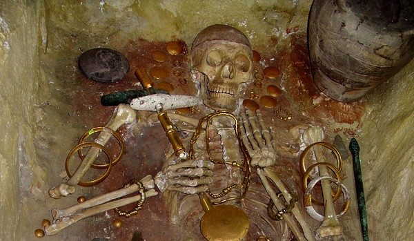 Тайна самого древнего золота мира. Погребение V-го тысячелетия до н.э. Тайна самого древнего золота мира. Погребение V-го тысячелетия до н.э.