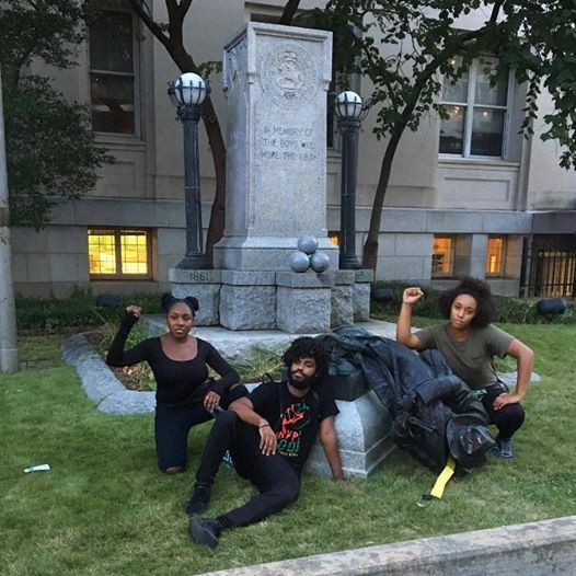 Выгодна ли нам победа бабуинов в США?