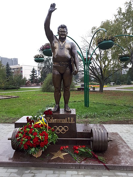 Майдауны Запорожья изуродовали памятник Леониду Жаботинскому