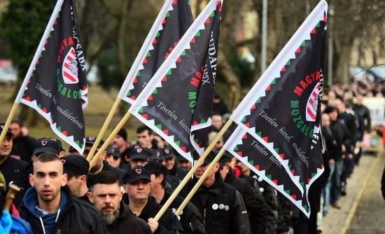 На Западной Украине бунт: Порошенко перебрасывает войска из Донбасса