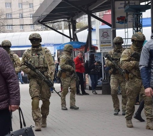 Улицы Украины заполонили СБУ, спецназ и полиция для обеспечения спокойного голосования