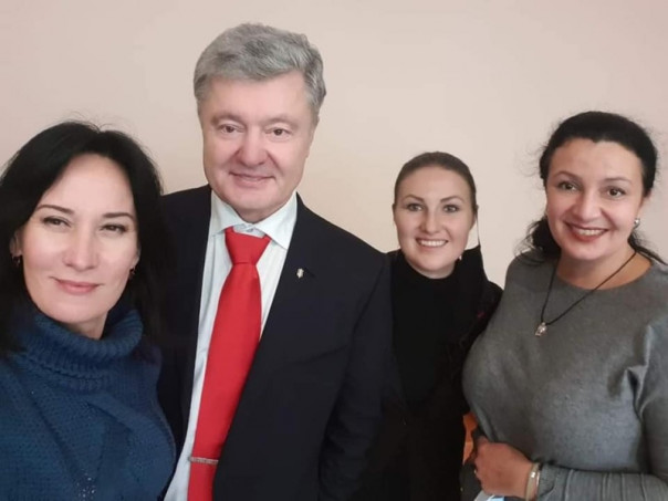 Порошенко приехал во Львов для поддержки Зверобой и Фединой в суде