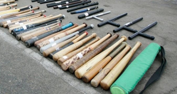 Ляшко привез «мирным протестующим» грузовик с битами и касками