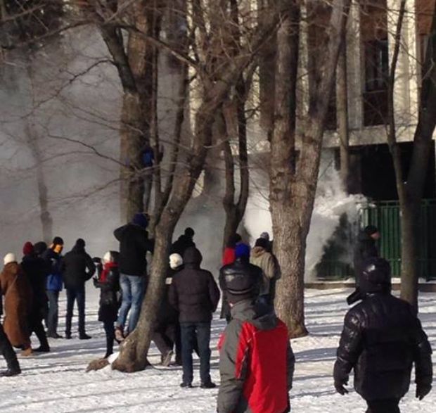 В Днепропетровске штурмуют ОГА В Днепропетровске штурмуют ОГА