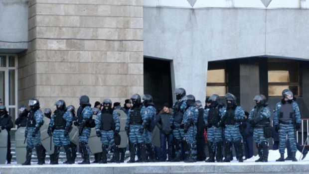 В Днепропетровске штурмуют ОГА В Днепропетровске штурмуют ОГА