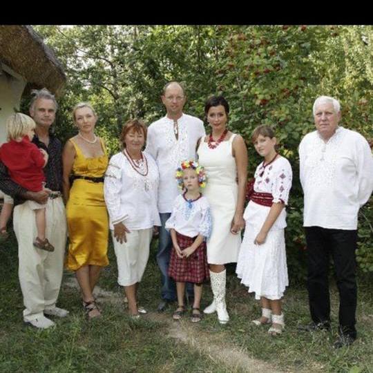 Кто стоит за бандеровцами-нацистами