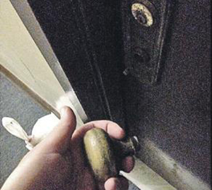 "CNN купит фото оторванной ручки!"