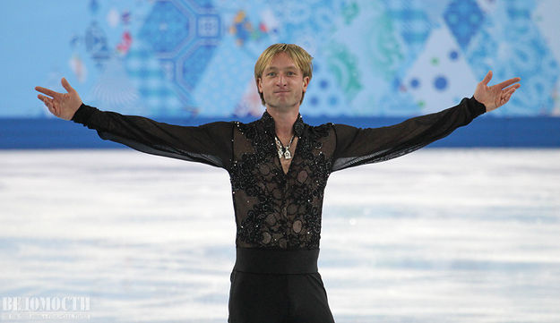 Евгений Плющенко снялся с короткой программы из-за травмы и объявил о завершении карьеры