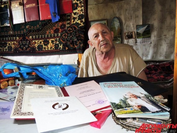 Нищий миллионер: живёт в бараке и отдаёт деньги бедным Нищий миллионер: живёт в бараке и отдаёт деньги бедным