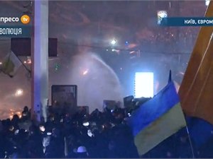 На Майдане водомет переехал митингующего, парень погиб
