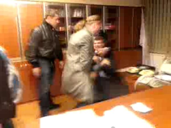 Украинские националисты заблокировали ролик RT со своим преступлением «из-за авторских прав» Украинские националисты заблокировали ролик RT со своим преступлением «из-за авторских прав»