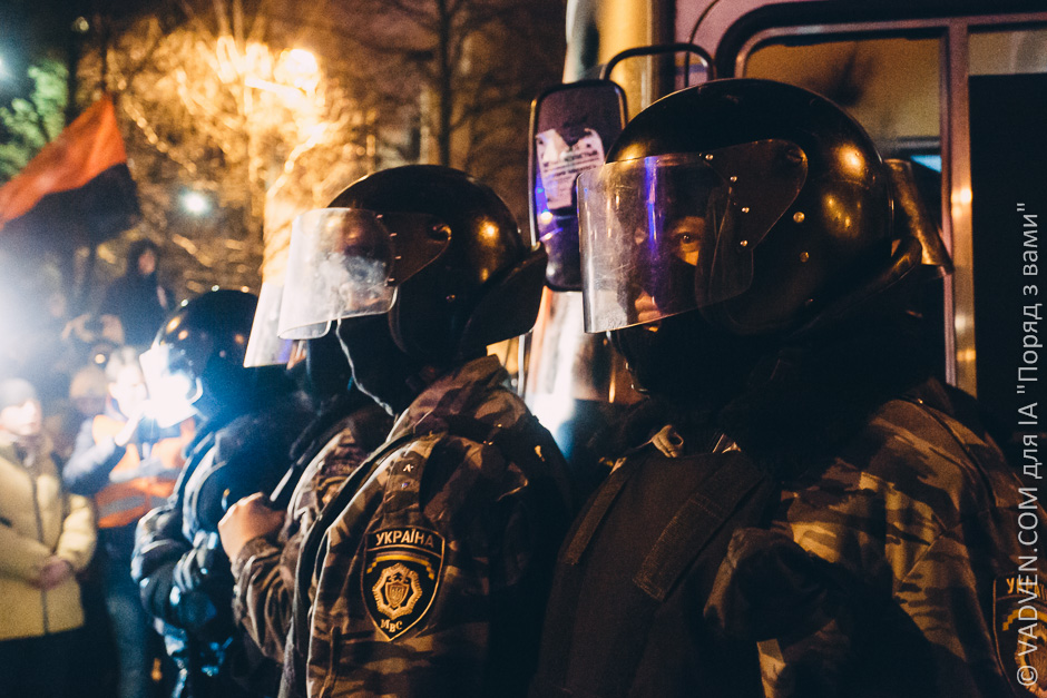 Пьяного Луценко убивают его же "мирные активисты" майдана! Пьяного Луценко убивают его же "мирные активисты" майдана!