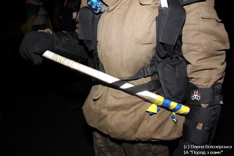 Пьяного Луценко убивают его же "мирные активисты" майдана! Пьяного Луценко убивают его же "мирные активисты" майдана!