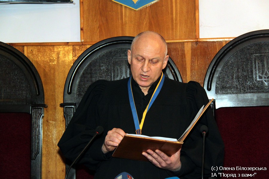 Пьяного Луценко убивают его же "мирные активисты" майдана! Пьяного Луценко убивают его же "мирные активисты" майдана!