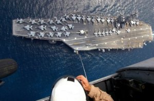 Российские истребители Су-27 надругались над американским авианосцем Кити Хок