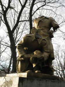 На Львовщине цинично и напоказ поглумились над братской могилой советских воинов