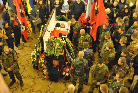 Хоронили Музычко - ... в муздрамтеатре, порвали три баяна! Хоронили Музычко - ... в муздрамтеатре, порвали три баяна!