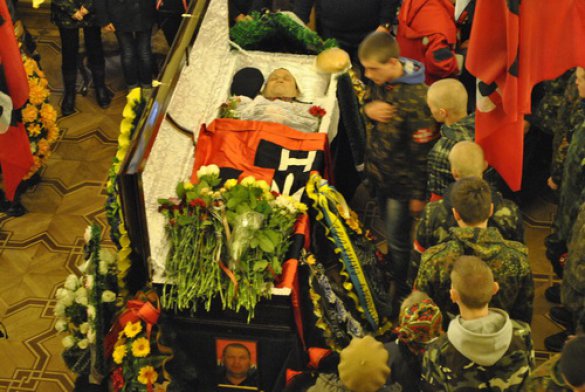 Хоронили Музычко - ... в муздрамтеатре, порвали три баяна! Хоронили Музычко - ... в муздрамтеатре, порвали три баяна!