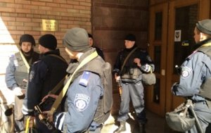 Штаб Национальной гвардии обыскивает милиция