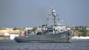 Тральщик "Черкассы" перешел к российским военным