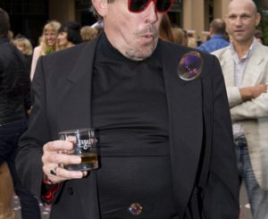 Лишите Андрея Макаревича всех званий и "Ордена за заслуги перед Отечеством"