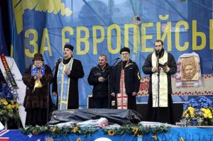 Судьбоносная миссия УПЦ: крестики, молитвословы на мове и… носки!