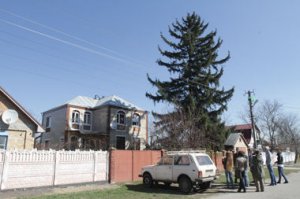 Ярош ездит на машинах Януковича, а Татьяна Чорновол живет в двухэтажном особняке