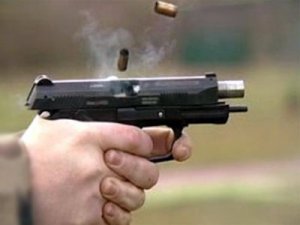 Представитель «Правого сектора» подстрелил трех человек на Майдане. (Дополняется)