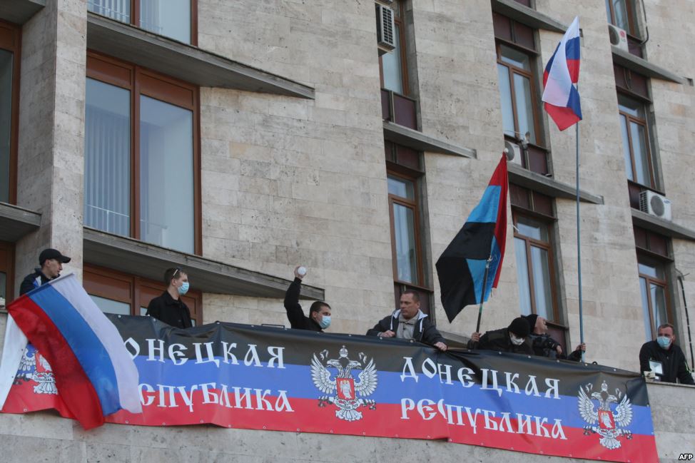 Штурм Донецкой областной администрации. ФОТО Штурм Донецкой областной администрации. ФОТО
