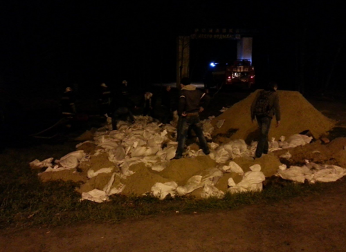 ВНИМАНИЕ!!! На въезде в Харьков, в районе Пятихаток, националисты строят блок-пост. (Обновлено) ВНИМАНИЕ!!! На въезде в Харьков, в районе Пятихаток, националисты строят блок-пост. (Обновлено)