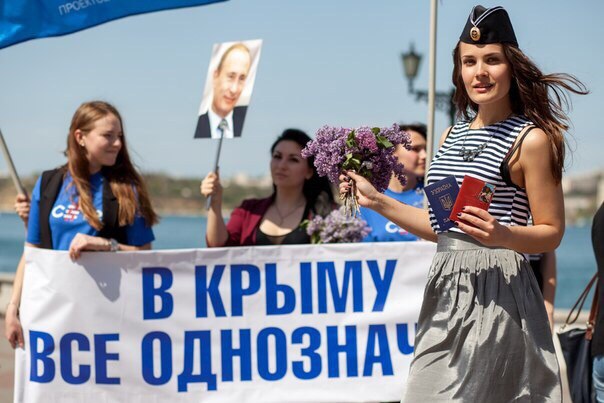 Ответ крымских красавиц: "Я дочь офицера!"