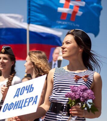 Ответ крымских красавиц: "Я дочь офицера!"