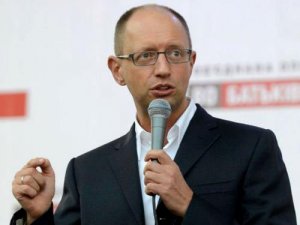 Яценюк предлагает РФ сделать украинский вторым государственным