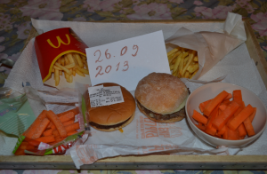 Как увидишь гамбургер, ты не ешь его, он ведь нашим Лениным состава одного.