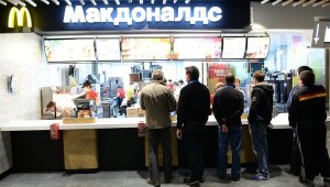 Жириновский хочет добиться закрытия McDonald's в России