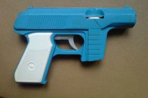 "Правый сектор" издевается над аваковскими, сдавая им игрушечное оружие