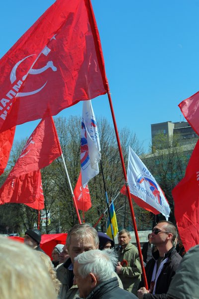 В Днепропетровске сотни людей вышли на антифашистский митинг