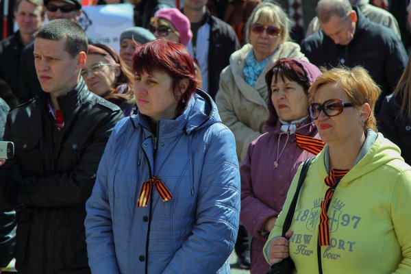 В Днепропетровске сотни людей вышли на антифашистский митинг