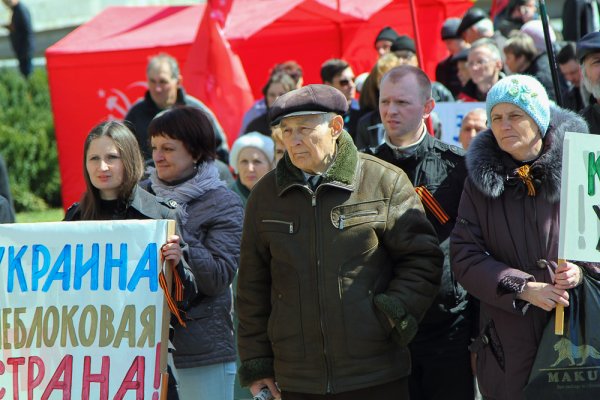 В Днепропетровске сотни людей вышли на антифашистский митинг