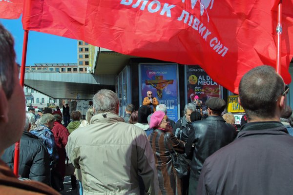 В Днепропетровске сотни людей вышли на антифашистский митинг