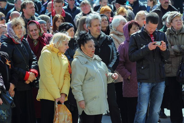 В Днепропетровске сотни людей вышли на антифашистский митинг