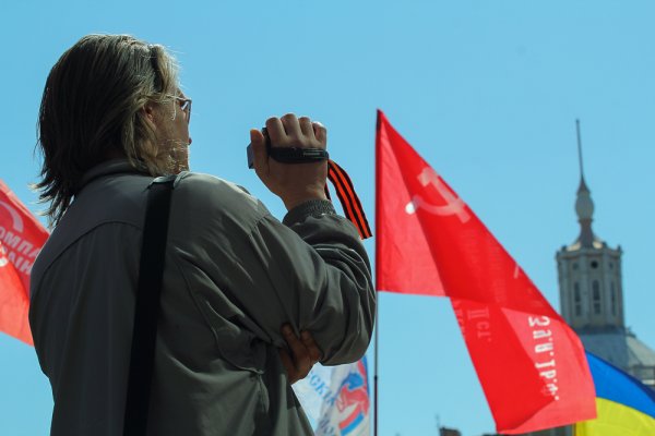 В Днепропетровске сотни людей вышли на антифашистский митинг