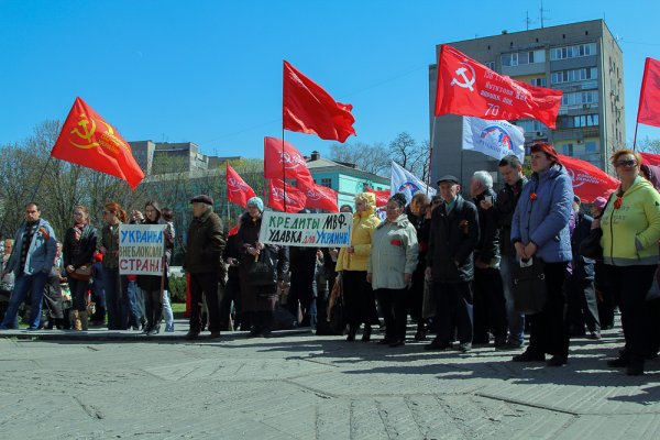 В Днепропетровске сотни людей вышли на антифашистский митинг